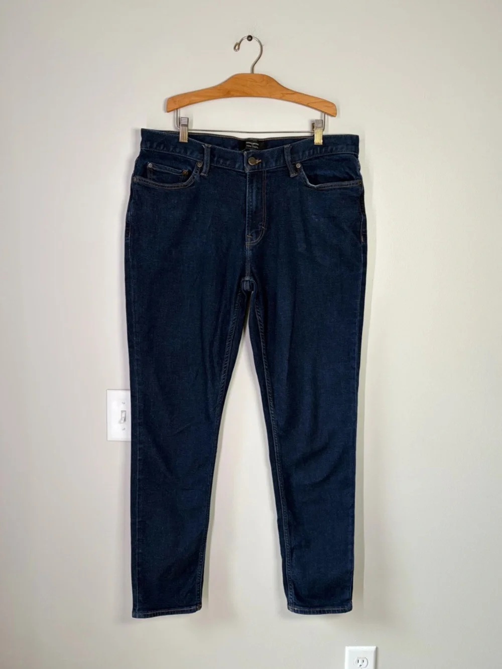 Banana Republic Travel Athletic Fit Jeans in Indigo Rinse Wash 35x34 Stretch